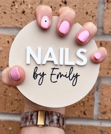 لافتة أظافر